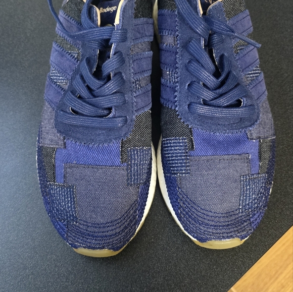 Adidas END Bodega Iniki Runner - Picture 2 of 7